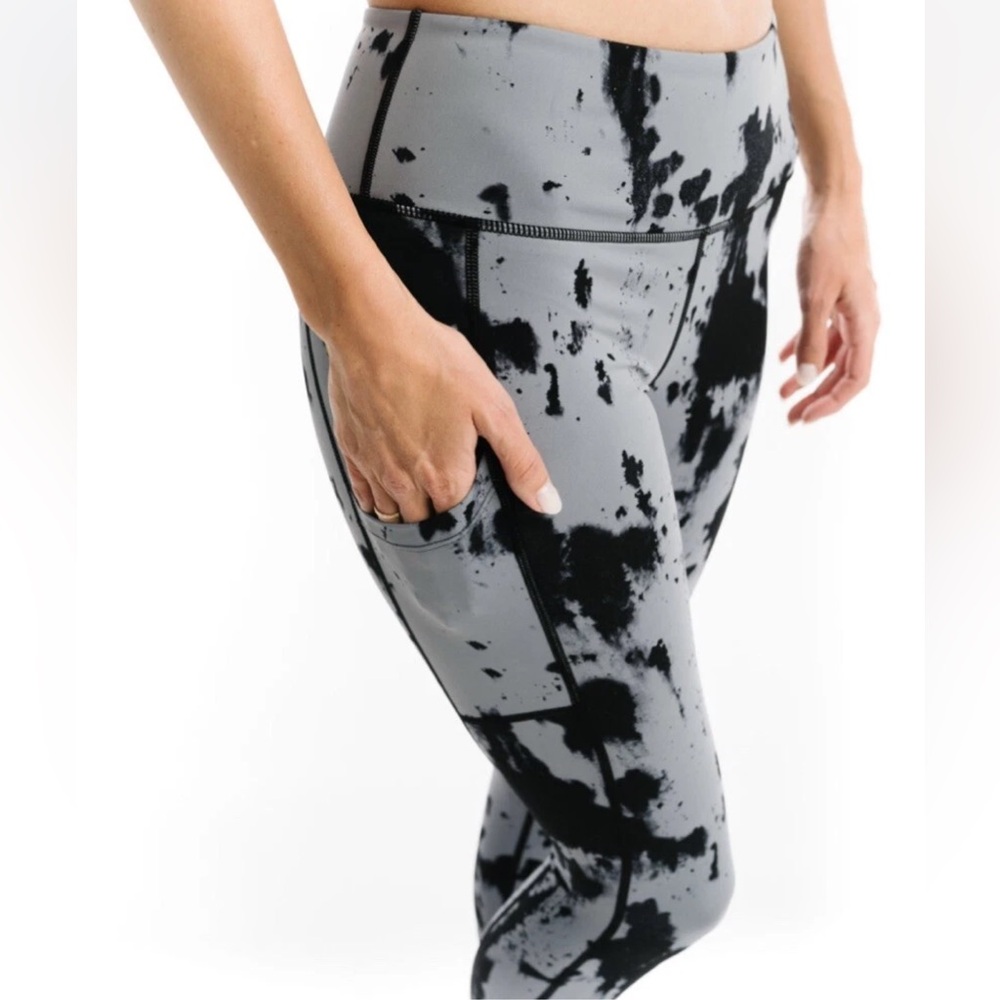 ZYIA Slate Oxidation Soft n Snug 7/8 pocket leggings